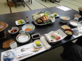 さわち料理の大皿でおます。料理が、二人分盛り付けられてましてんや!これは、お客様仕様のさわち料理なんですって!