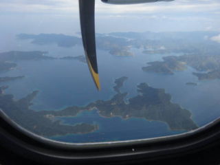 奄美大島ー加計呂麻島ー徳之島!わずか30分間の飛行。見えてるんは、かけろま島やん!
