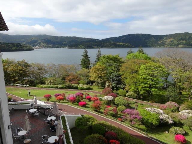 晴れた日なら、芦ノ湖がはっきり見える、富士山がくっきり見えるというんや!