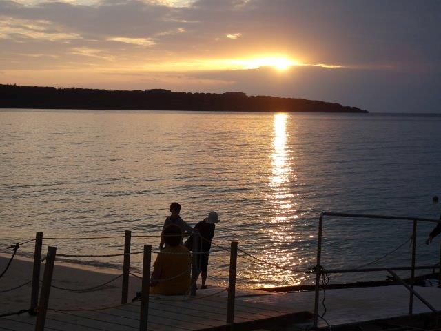 夕陽がすんばらしい浜辺!白い砂浜が延々と続く絶景のビーチでおます!