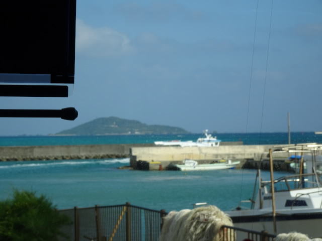 神様の島って、聞いてるんやわぁ!島の全体が、聖域なんやてぇ。そんな神社は、存在しないそうな!