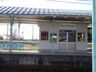 一両のワンマンカーの電車でおます。のどかやわぁ!