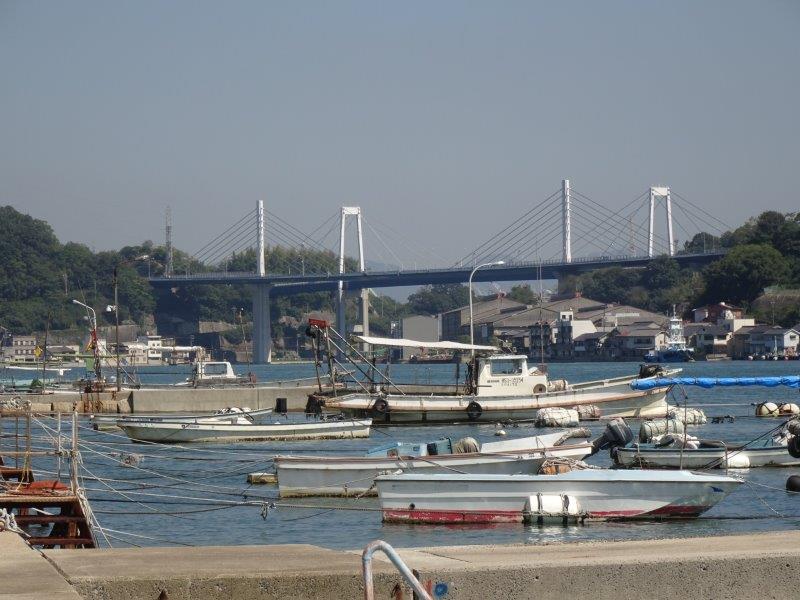 山の上の千光寺公園の展望台からの眺望でおます。東の尾道大橋は、四国への しまなみ海道の渡り口でおますねんや!