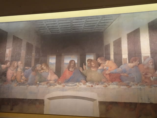 レオナルド・ダ・ビンチが描いたキリスト処刑前夜のようす「最後の晩餐」である。