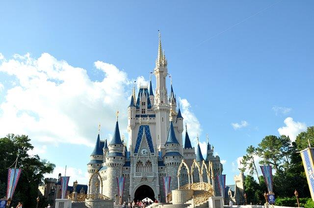 �����f�B�Y�j�[�����h�̃V���f����������A������ƐF���������Ⴄ�݂����I�ǂ��̃f�B�Y�j�[�p�[�N�ɂ��V���f�����邠���₻���ȁI